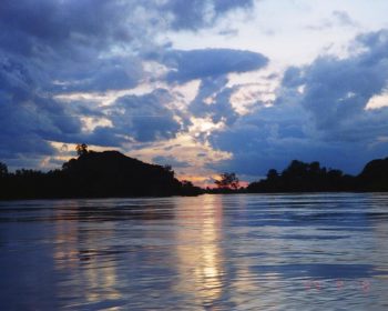 世界遺産ワットプー遺跡とカンボジア国境のシーパンドンを巡る２日間